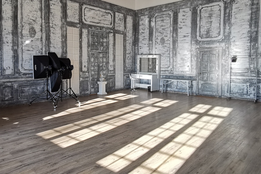 Фотостудия с черным пианино